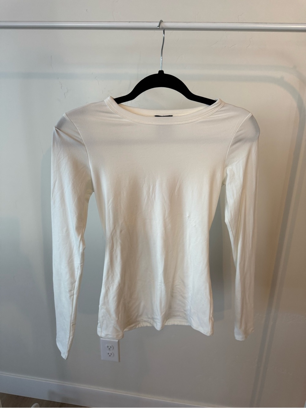 naked wardrobe White Long-Sleeve Crewneck Top